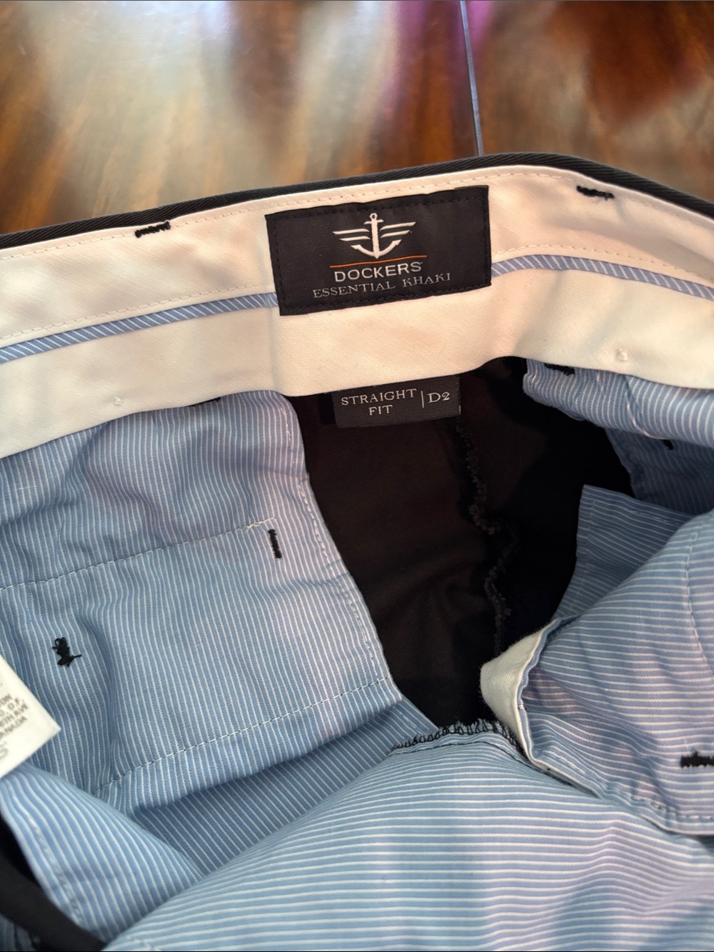 Dockers Men's Chinos in Navy and Khaki - Picture 4 of 10